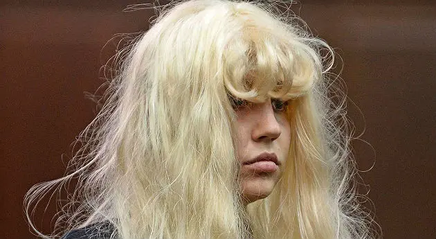 amanda bynes parece usar pelucas - Amanda Bynes lleva peluca en la película Sydney White