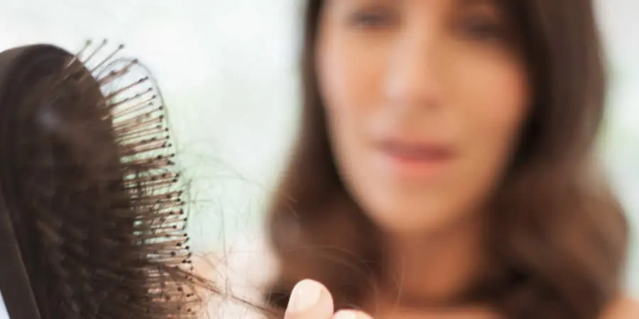 cambios en el pelo en la menopausia - Cómo afectan los cambios hormonales en el cabello