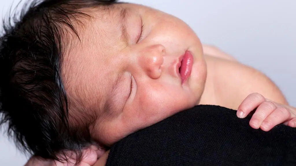 los bebes nacen con pelo - Cómo es el pelo de un bebé recién nacido