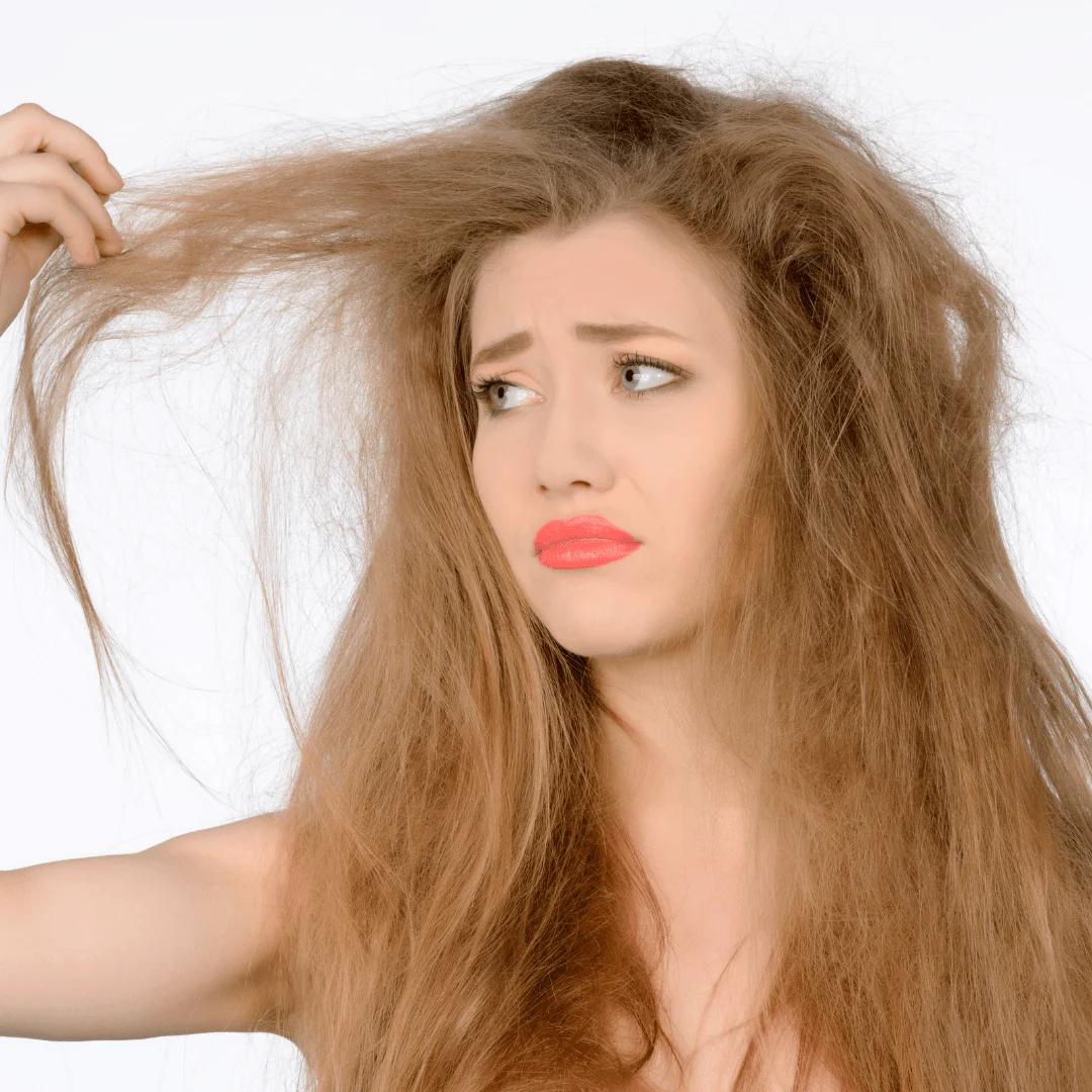 como evitar la humedad en el pelo - Cómo evitar el frizz en lugares humedos