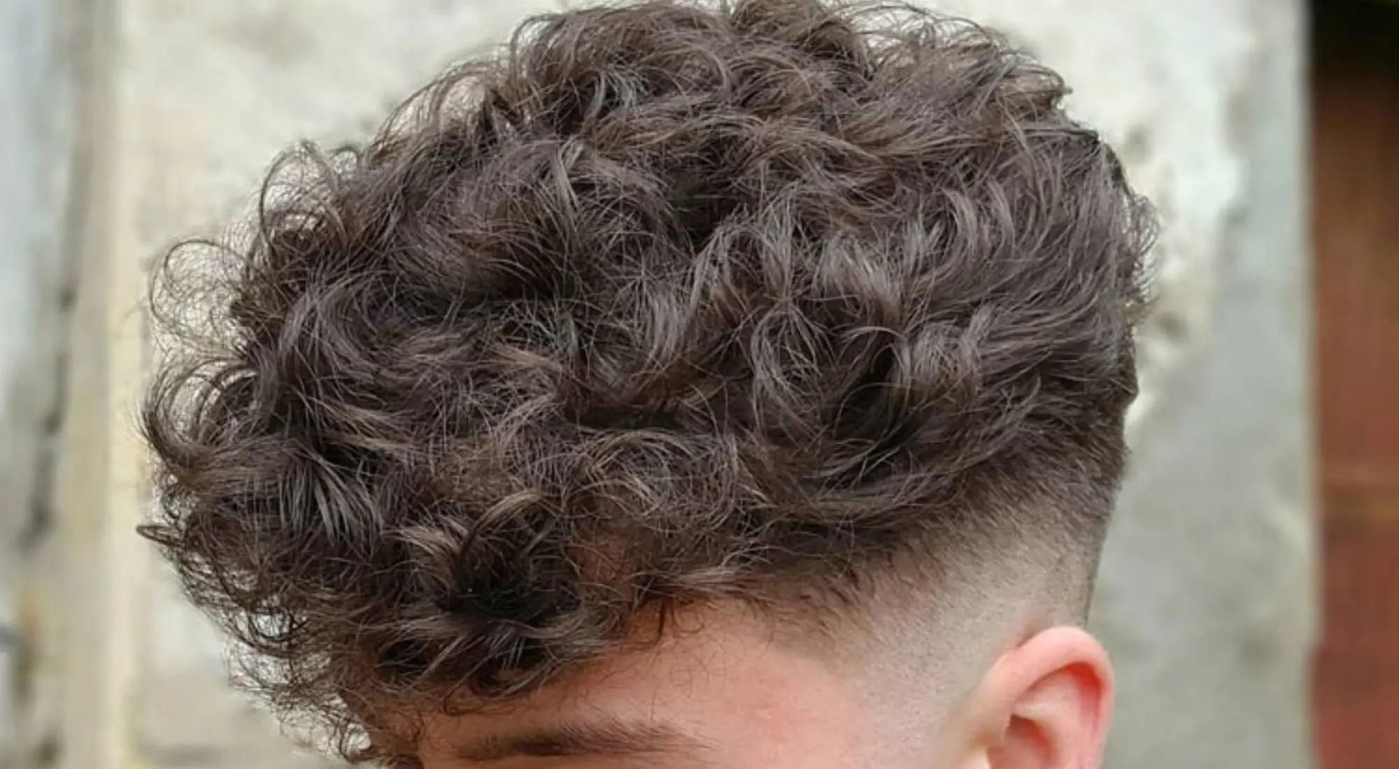 como tener el pelo ondulado hombre - Cómo hacer que el cabello liso se vuelva ondulado