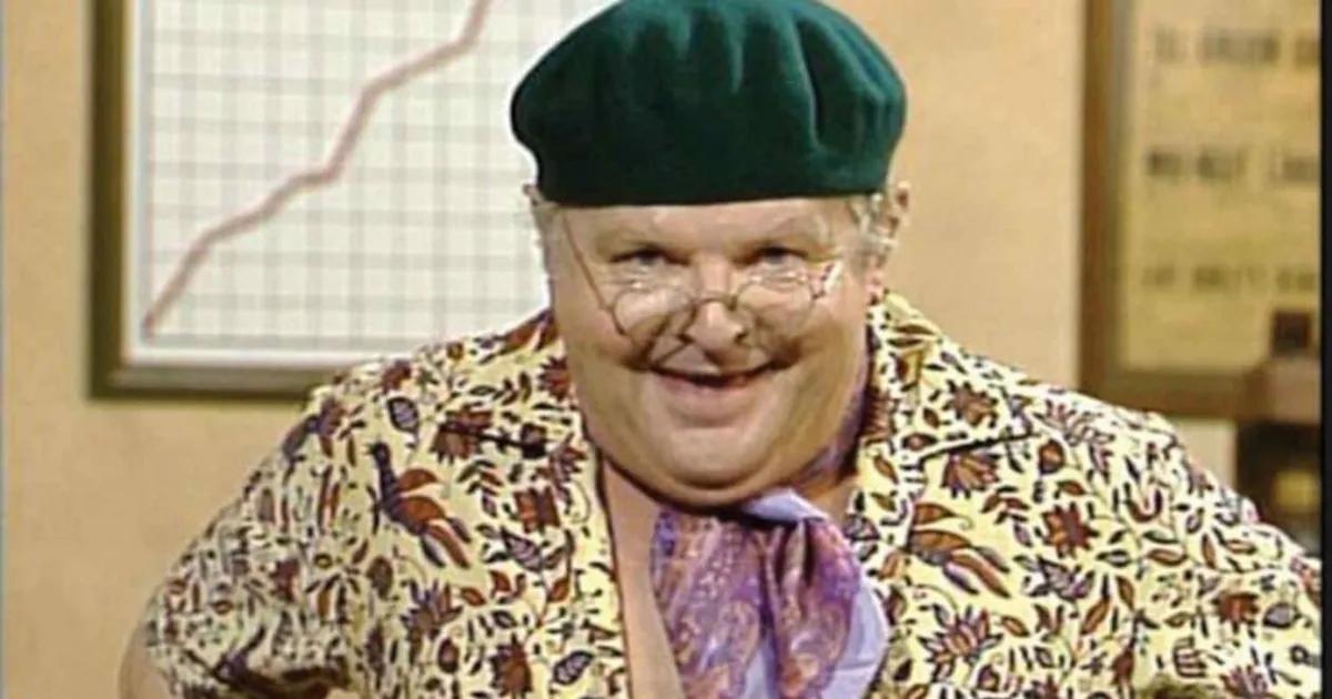 benny hill con peluca - Cómo se llama la canción del show de Benny Hill