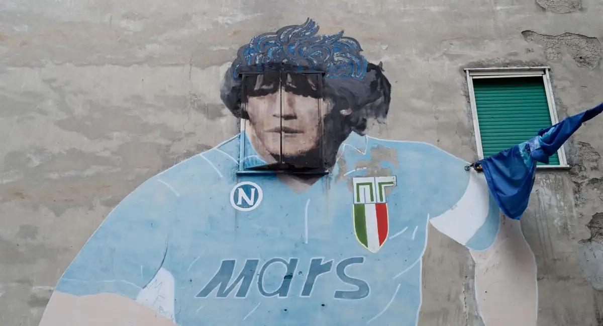 cuando en napoles se ponian la peluca de maradona - Dónde están las pinturas de Maradona en Nápoles