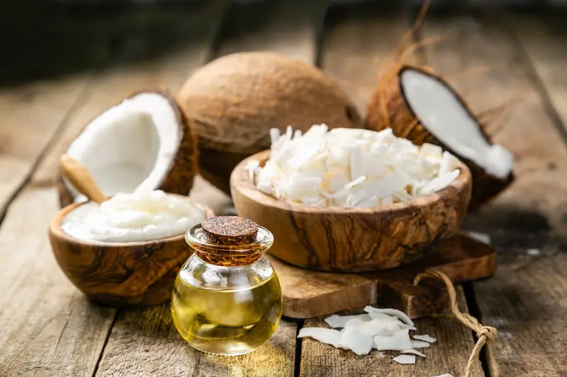 que hace el aceite de coco en el pelo - Qué pasa si te pones aceite de coco en el cabello