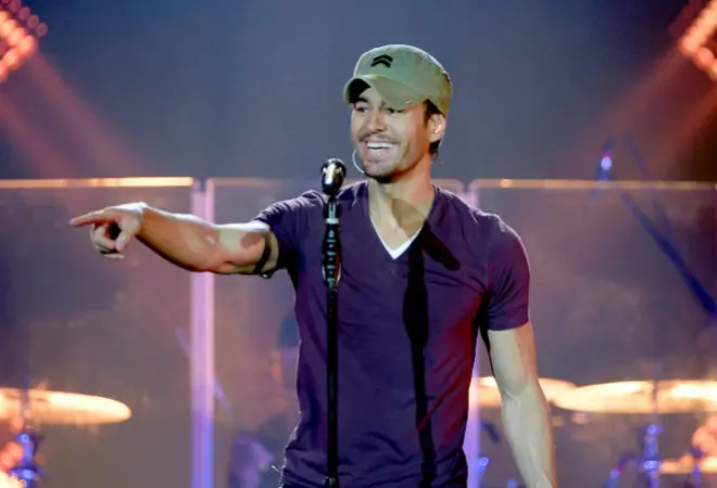 enrique iglesias usa peluca - Que se ha hecho Enrique Iglesias