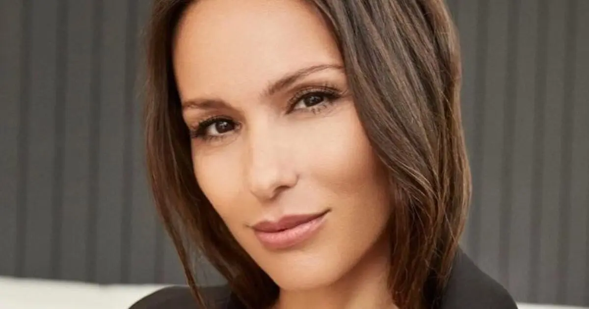 cual es el color de pelo de pampita - Qué se pone Pampita en el pelo