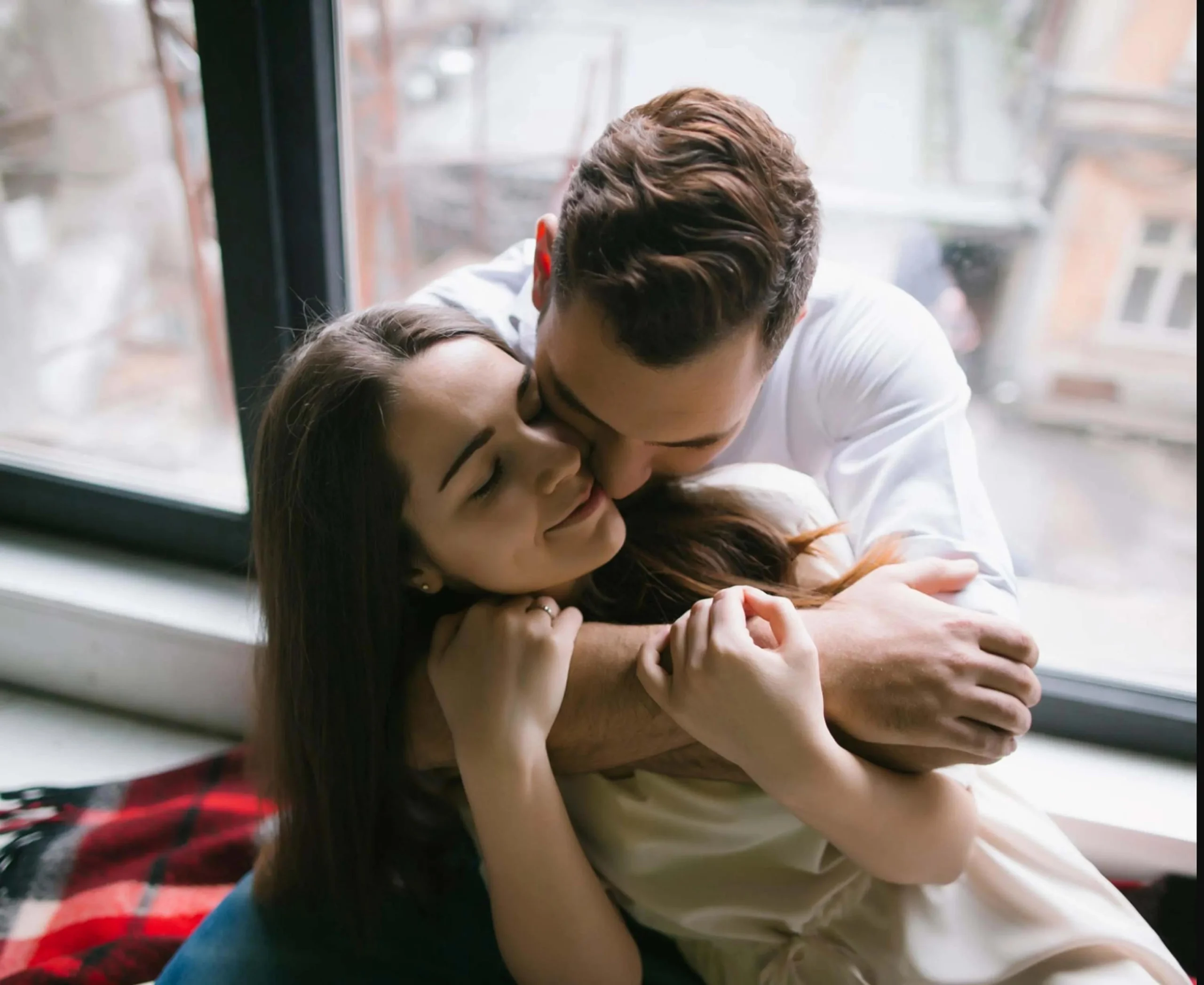 abrazo con caricias en el pelo - Qué significa cuando un hombre te abraza y te acaricia la cabeza